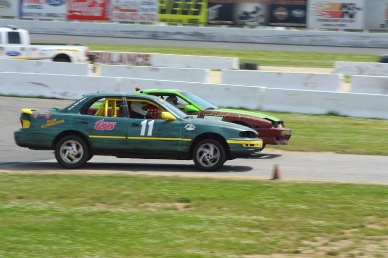 Illustration for article titled The 24 Hours Of LeMons New England 2009 Über Gallery, Part 1